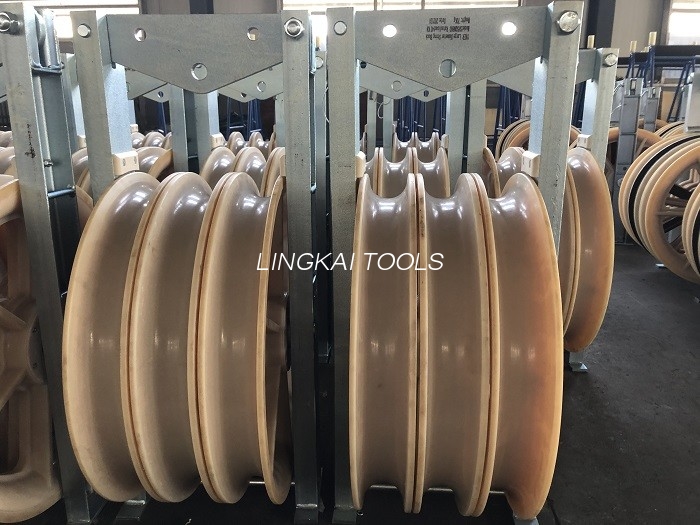 머리 위 묶인 케이블을 위한 구획을 묶는 660mm 나일론 롤러 지휘자